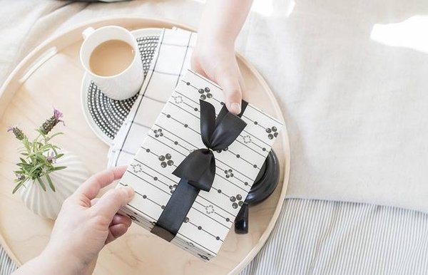 Où trouver des idées de cadeaux pour les fêtes selon le thème ?
